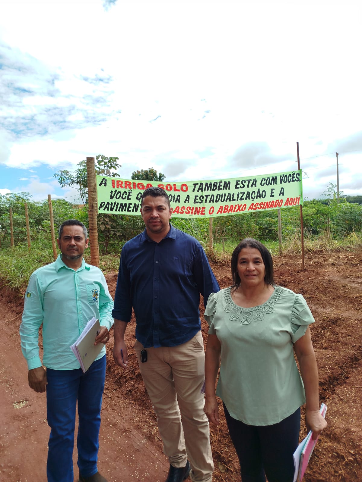 ​VEREADORES DE LEOPOLDO DE BULHÕES APOIAM MOVIMENTO QUE REIVINDICA ASFALTAMENTO DE RODOVIA